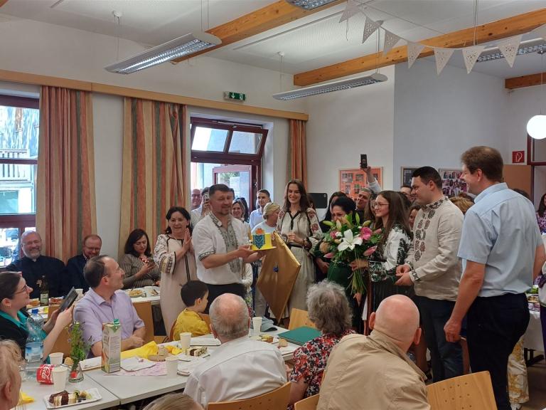 Feier zum Geburtstag von Pfarrer Lyubo