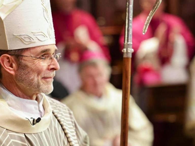 Die CATHEDRA des neuen Erzbischofs